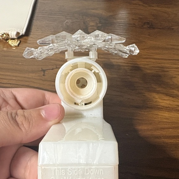 Bath & Body Works Crystal Snowflake Holiday Ornament - Picture 4 of 4